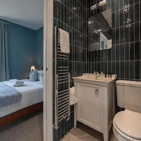 Stylish For 8 * Bristol