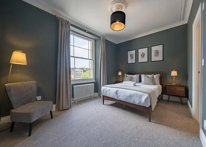 Stylish For 8 * Bristol