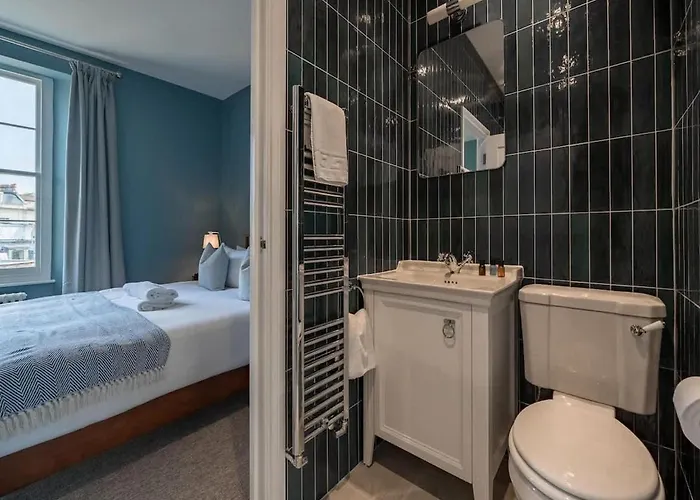 Stylish For 8 * Bristol