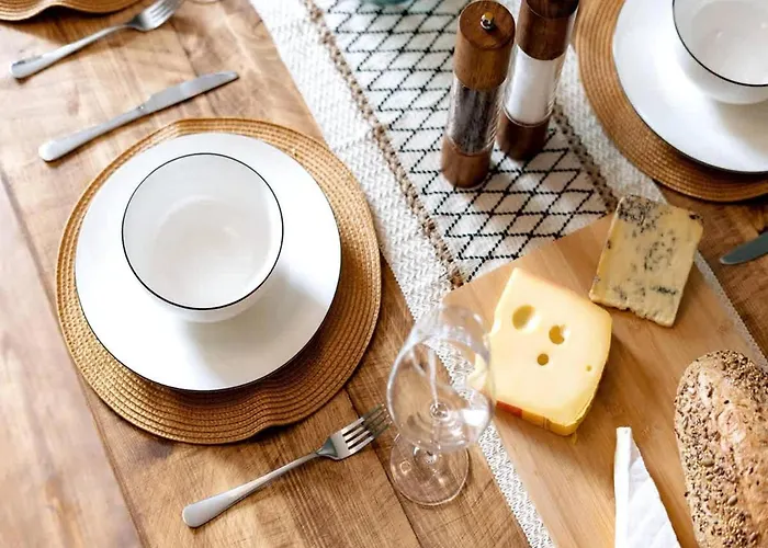 Stylish For 8 Bristol