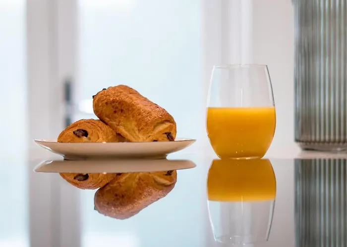 Будинок відпочинку Stylish For 8 Бристоль