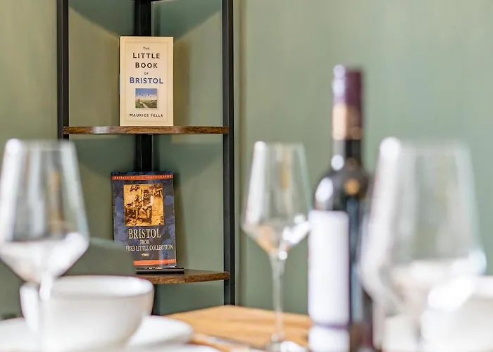 Prázdninový dům Stylish For 8 Bristol