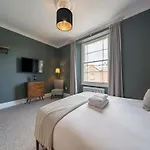Stylish For 8 * Bristol