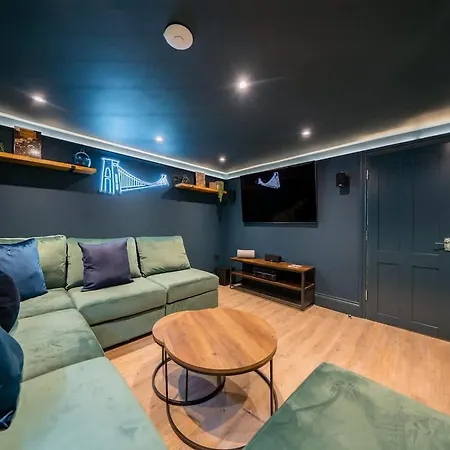Stylish For 8 Сasa de vacaciones Bristol